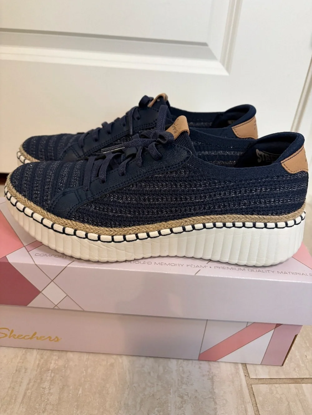 Sketcher’s Wilshire Blvd Passion Play in Navy - Picture 2 of 5
